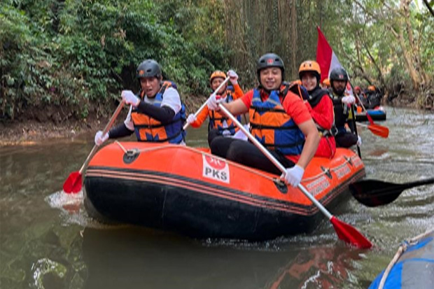 Peduli Lingkungan, Habibnya Tangerang Gandeng Milenial Turun Bebersih Kali Pesanggrahan