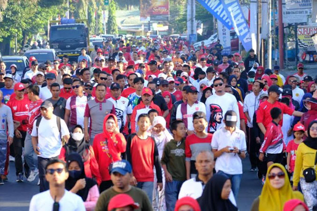 Ribuan Masyarakat Ramaikan Jalan Santai Peringatan HUT RI di Kabupaten Gowa