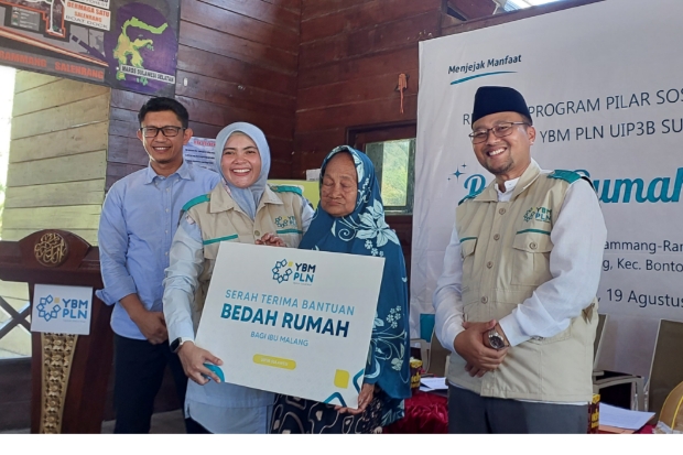 YBM PLN UIP3B Sulawesi Serahkan Bantuan untuk Warga Rammang-rammang