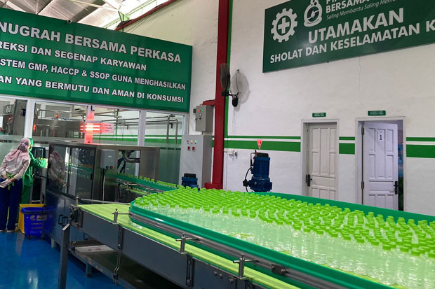 Mineral Kemasan HPlus Kualitas PH9  Terus Tambah Produksi