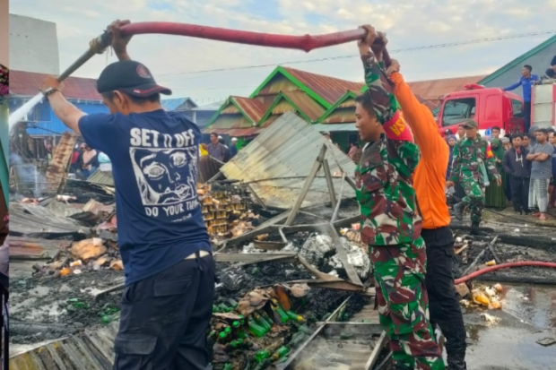 Kebakaran Hebat di Waetuo Bone: Kios, Rumah hingga 40 Motor Nelayan Ludes