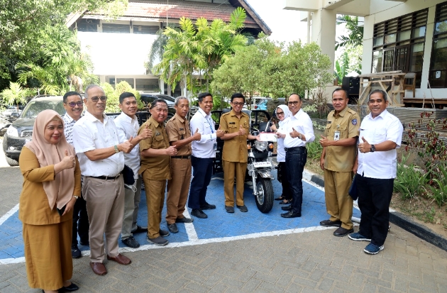 Sinergi Pelindo Regional 4 & Forum CSR Sulsel Bantu 2 Unit Motor Sampah