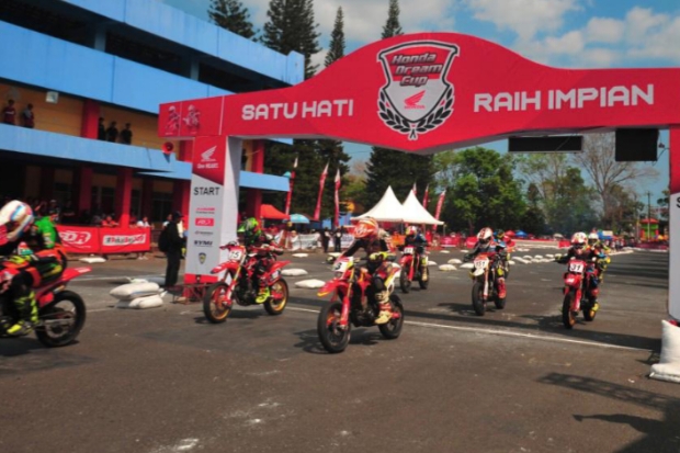 Honda Dream Cup di Sirkuit Ratona Motosport Palopo Wadahi Talenta Pembalap Muda