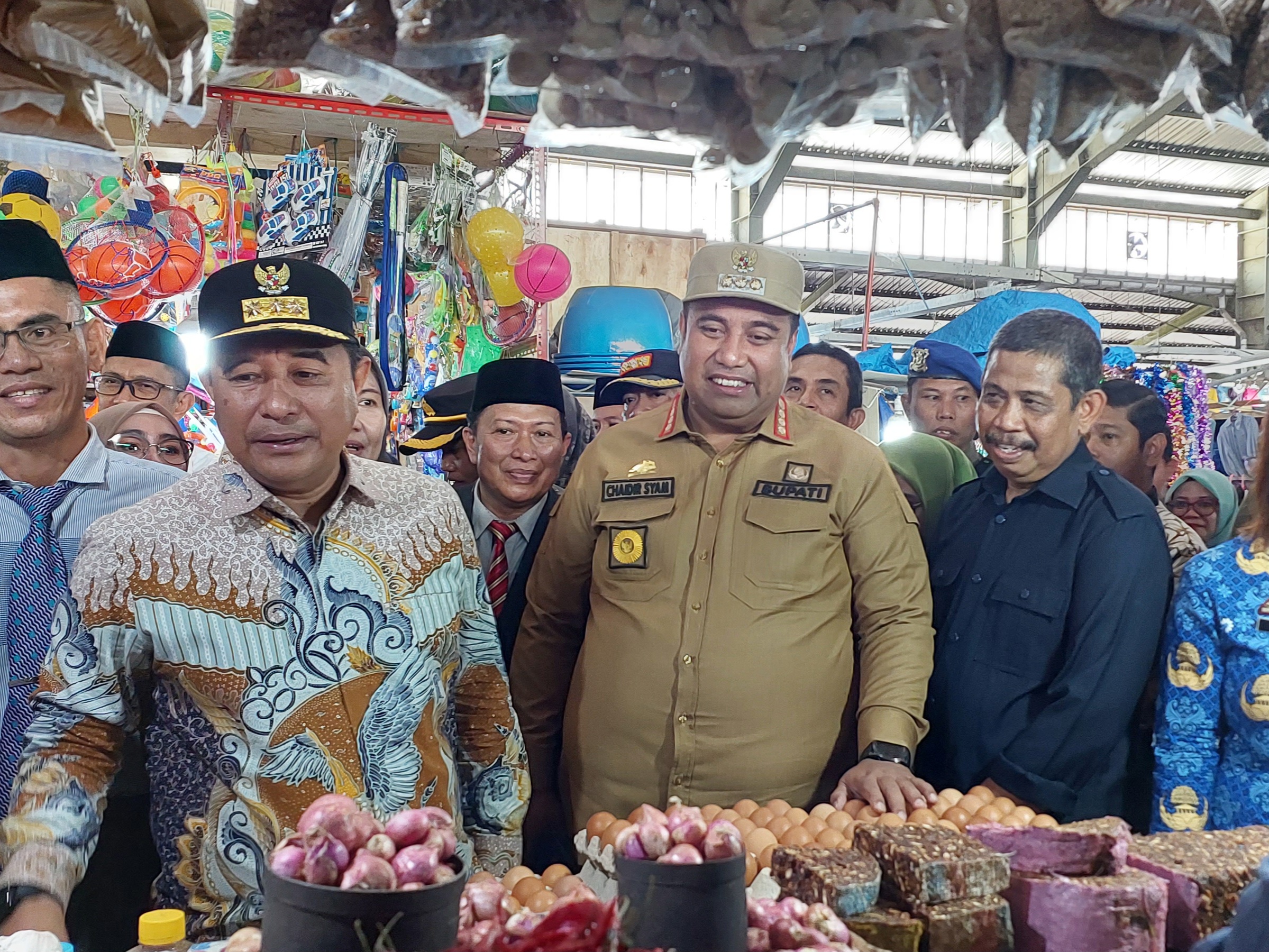 Pj Gubernur Sulsel Sidak ke Pasar Tramo Maros Cek Harga Sembako