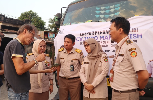 Ekspor Perdana 27 Ton Sapu Lidi ke China, Karantina Makassar Lakukan Sertifikasi
