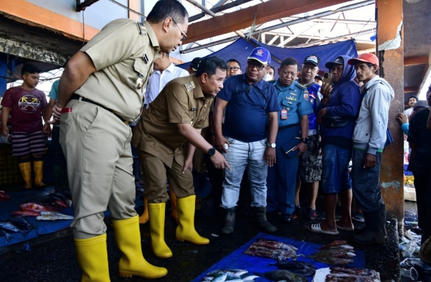 Tinjau TPID Paotere, Pj Gubernur Ungkap Potensi Perikanan Sulsel