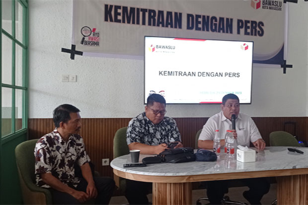 Bawaslu Makassar Endus Dugaan Pelanggaran Oknum PPK Ketemu Bacaleg