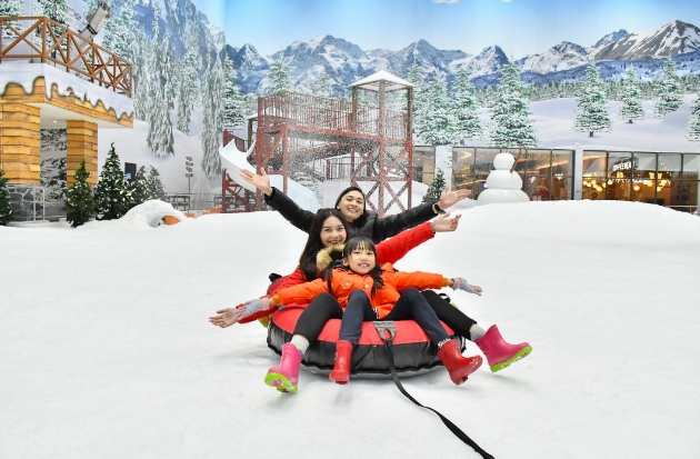 Luncurkan Paket Snow Play & Stay, Aston Makassar Bagi-bagi Voucher Trans Snow World