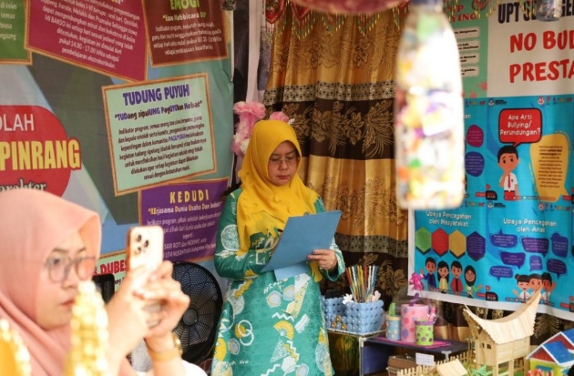 Bunda Literasi Kabupaten Pinrang jadi Juri Lomba Stand Expo Perpustakaan
