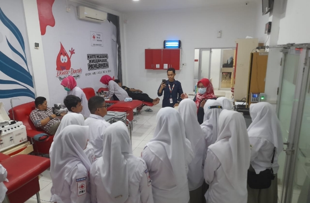 Siswa SMP Islam Athirah Bukit Baruga Belajar di Markas PMI Makassar