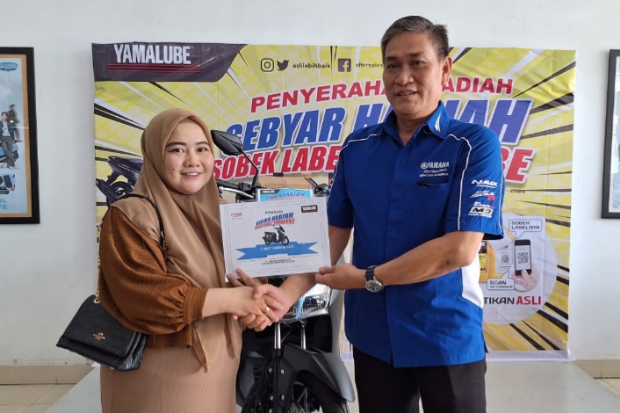 Bahagianya IRT Makassar Ini Dapat Motor Lexi dari Gebyar Sobek Label Yamalube