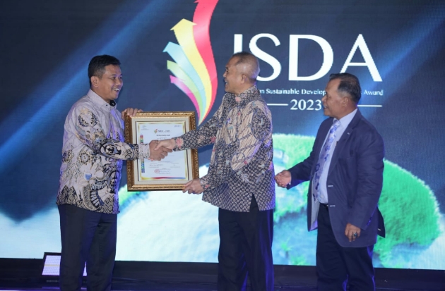 Bantu Kembangkan Usaha Masyarakat Desa Lampoko, PLN Raih Penghargaan ISDA Kategori Platinum
