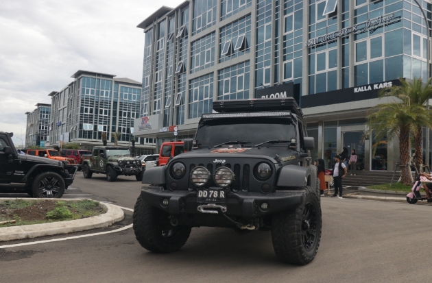 Puluhan Pengguna Jeep Wrangler Silaturahmi di Store United E-Motor