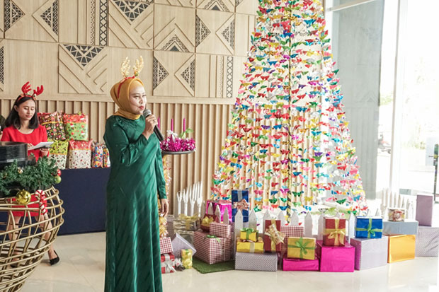Mercure Makassar Hadirkan Puluhan Anak Panti di Lit The Christmas Tree