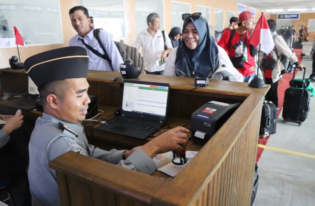 Pelayaran Perdana Internasional di Tanjung Silopo, Imigrasi Polman Lakukan Pemeriksaan Ketat