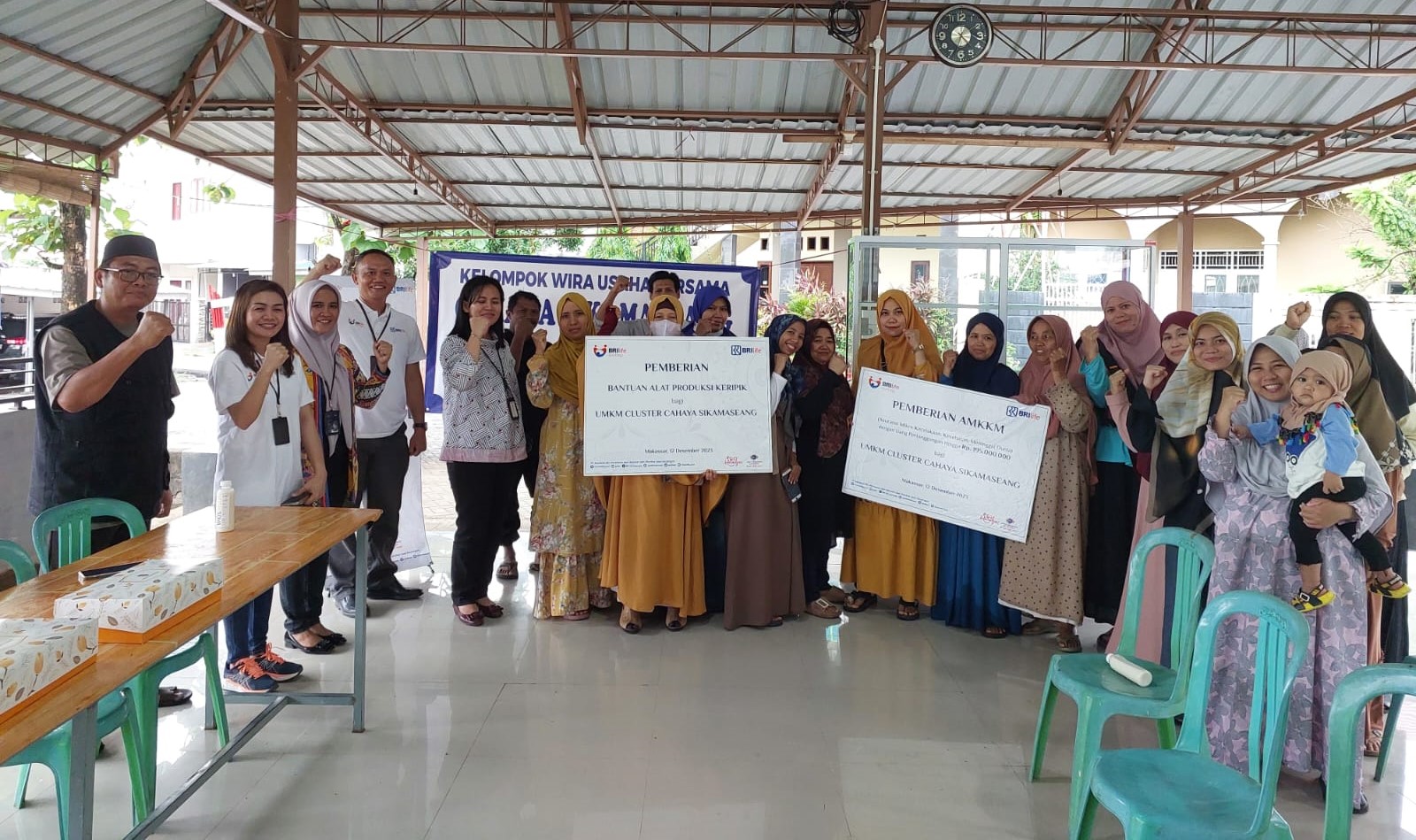 BRI Life Edukasi dan Beri Bantuan Alat Produksi ke Pelaku UMKM di Makassar
