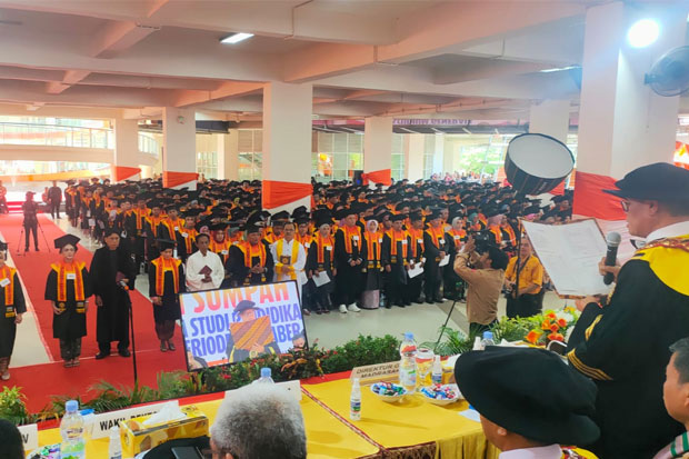 Wisuda 2.479 Lulusan PPG, Rektor UNM Ingatkan Pentingnya Menjaga Komitmen