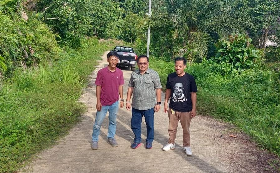 Tuntas 1,5 Km, Abang Fauzi Komitmen Lanjutkan Pengerjaan Jalan Beton di Bone-bone Lutra