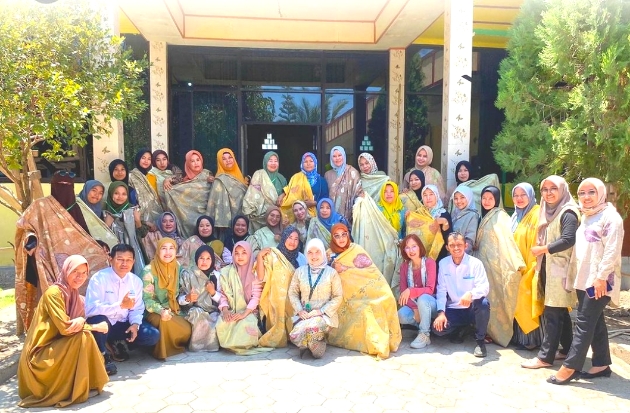 PLN NP UPK Punagaya Fasilitasi 20 Emak-emak di Jeneponto Ikut Pelatihan Ecoprint