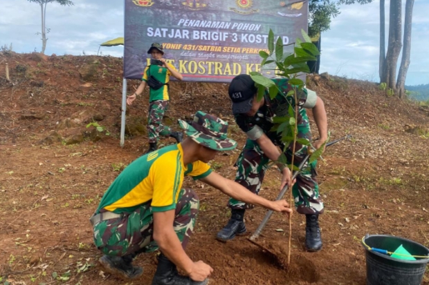 Yonif 431/SSP Kostrad Kariango Tanam 500 Bibit Pohon di Pucak Maros