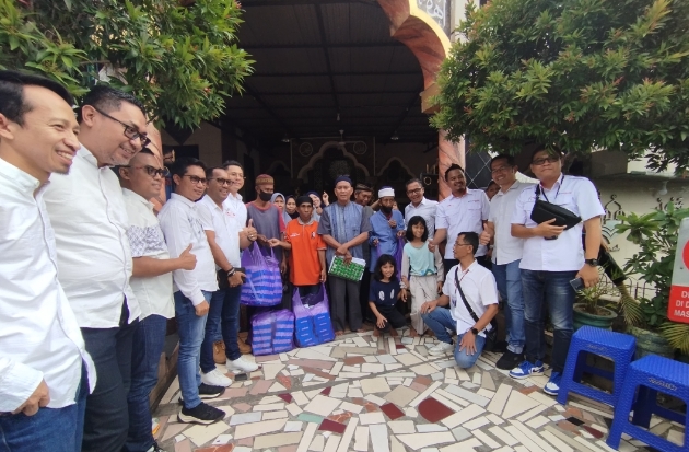 Astra Daihatsu Berbagi Kebahagiaan ke Masjid dan Panti Asuhan