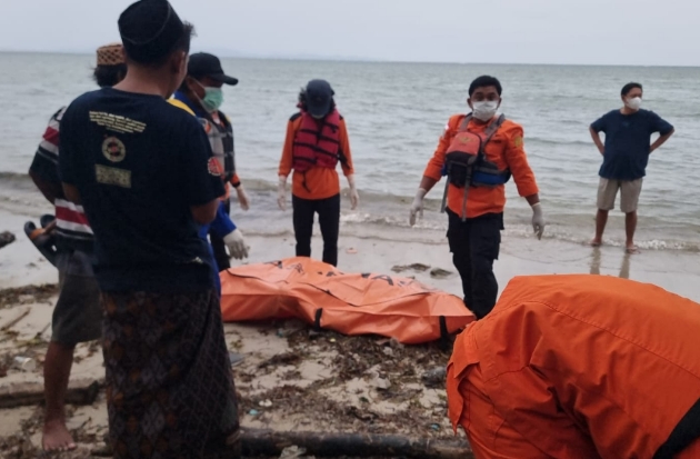 1 Korban KM Yuiee Jaya Ditemukan Tewas di Pantai Kayuadi, 20 Lainnya Masih Hilang