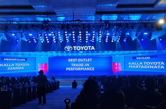 Kalla Toyota Juanda & Martadinata Sabet Penghargaan Best Outlet Trade-In Performance