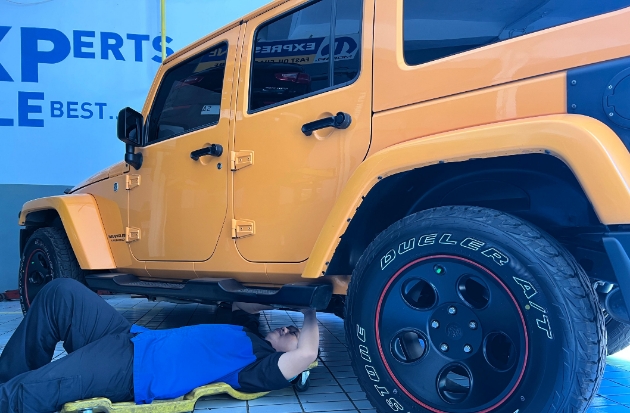 Lengkapi Kenyamanan Pengguna Jeep, Kalla Kars Sediakan Electric Foot Step