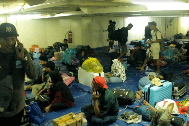 Ribuan Penumpang Mulai Padati Pelabuhan Parepare saat Arus Balik Lebaran
