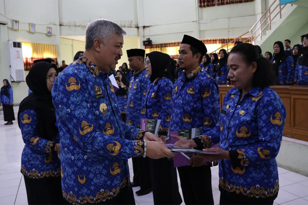 Bupati Pinrang Serahkan SK Pengangkatan kepada 138 Orang Tenaga PPPK Guru