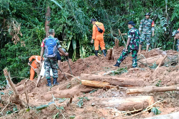 Tim SAR Masih Cari Dua Korban Longsor di Toraja Utara