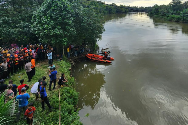 Seorang Warga Hilang Usai Terjun ke Sungai Pappa