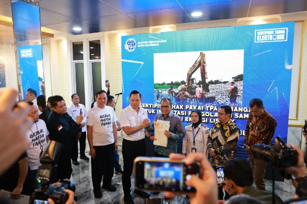 Menteri AHY Beri Sertifikat Tanah Elektronik ke Pemkot Makassar Senilai Rp3 Triliun