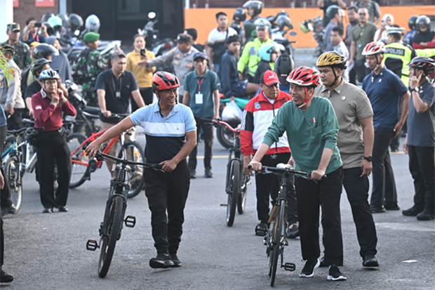 Presiden Jokowi dan Mentan Amran Sarapan dan Bersepeda Bareng di Lombok