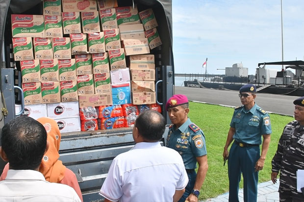 Peduli Korban Banjir, Lantamal VI Makassar Kirim Bantuan Logistik ke Luwu