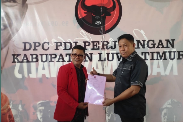 Isrullah Achmad Ambil Formulir Pilkada Luwu Timur di PDIP