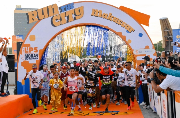 1.000 Pelari Ramaikan Run the City Makassar, Jelajahi Pantai Losari & Landmark Ikonik