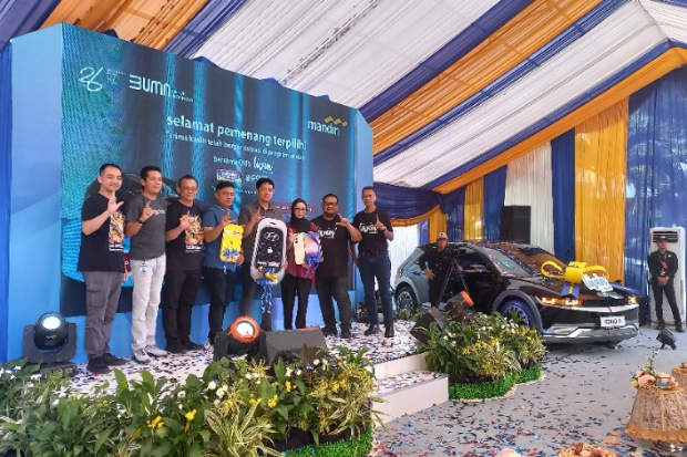 Nasabah Makassar Dapat Ioniq 5 Undian Transaksi QRIS Livin' by Mandiri Bersama Indomaret