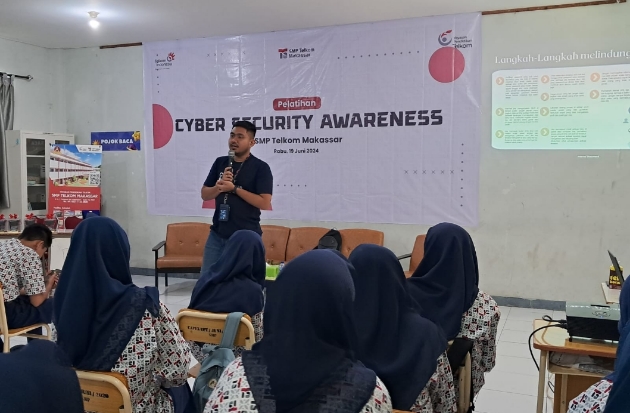 Ratusan Siswa SMP Telkom Makassar Dilatih Lindungi Data Pribadi & Bijak di Medsos