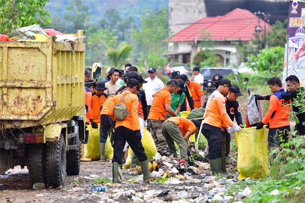 Pemkot Palopo Bergerak Bersama Bersihkan Sampah