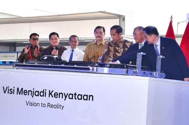 Presiden Jokowi Resmikan Ekosistem Kendaraan Listrik