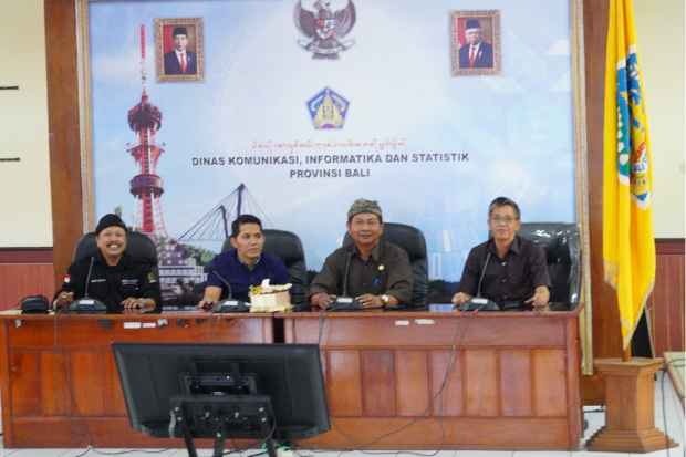 Humas Sekretariat DPRD Sulsel bersama Awak Media Kunjungi Diskominfos Bali