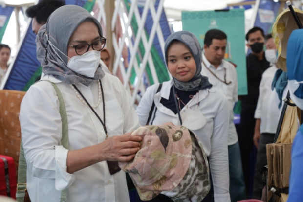 Nasabah PNM Mekaar Bawa Batik Ecoprint Jadi Primadona hingga Mancanegara