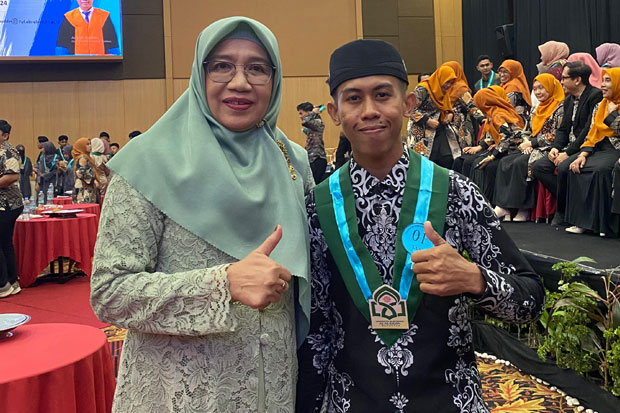 Sosok Reski S, Alumni Terbaik FUF UIN Alauddin dan Penakluk Keterbatasan