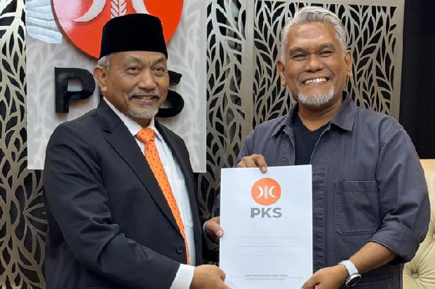Amri Arsyid Terima SK DPP PKS Sebagai Bakal Calon Wali Kota Makassar