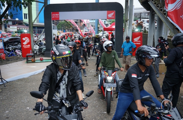 Komunitas Bikers Honda Ambon Meriahkan BeAT Experience 2024 lewat City Rolling