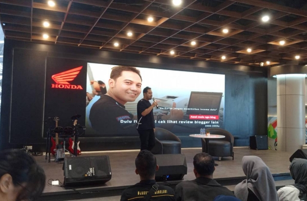 Asmo Sulsel Hadirkan Iwan Banaran pada Honda Jagoanku Talkshow Blogger
