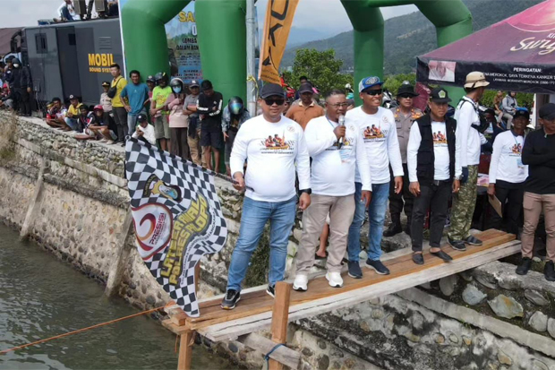 Pj Wali Kota Dorong Kontes Perahu Bala-bala Polres Palopo Jadi Event Tahunan