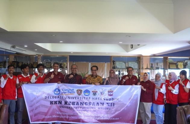 Rektor Unhas Lepas 10 Mahasiswa KKN Kebangsaan ke Ambon