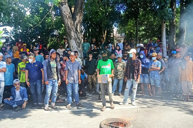 Buntut Penetapan Tersangka Pimpinan DPRD Bantaeng, Massa Geruduk Kantor Kejari